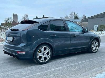 Grau Gebraucht 2008 Ford Focus ST Limousine | 2.600 € (Fairer Preis)