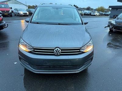 Grau Gebraucht 2017 VW Touran Highline Van / Kleinbus | 9.200 € (Teuer)