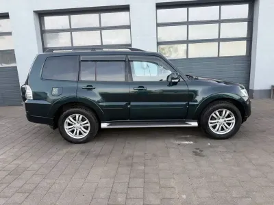 Gebraucht Mitsubishi Pajero Instyle 200 PS (147 kW) 2013 Grün SUV