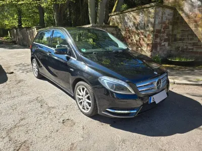 Gebraucht Mercedes B180 122 PS (89 kW) 2011 Schwarz Van / Kleinbus