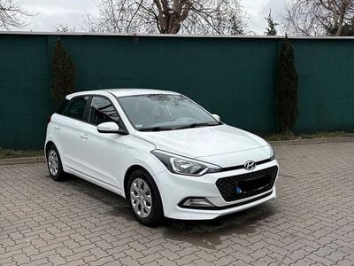 Gebraucht Hyundai i20 75 PS (55 kW) 2017 Weiß Kleinwagen