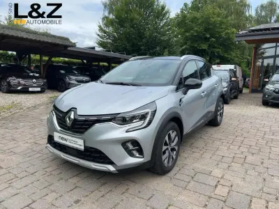 Gebraucht Renault Captur Intens 154 PS (113 kW) 2020 Silber/schwarz SUV