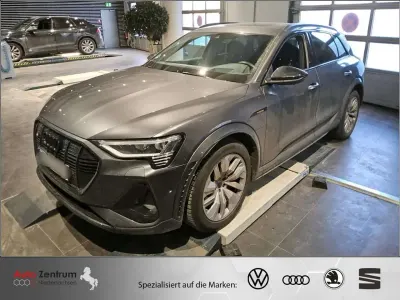 Gebraucht Audi e-tron Ambiente 369 kW (503 PS) 2022 Grau SUV