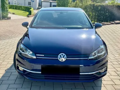 Gebraucht VW Golf VII Highline 131 PS (96 kW) 2018 Blau Limousine