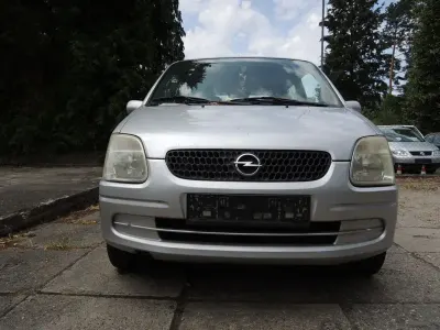 Gebraucht Opel Agila Njoy 58 PS (42 kW) 2002 Silber Van / Kleinbus