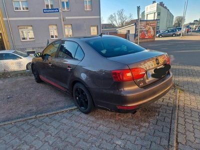 Gebraucht VW Jetta 105 PS (77 kW) 2011 Braun Limousine