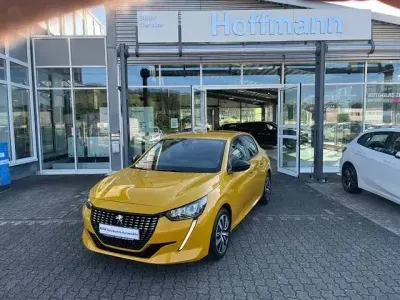 Gebraucht Peugeot 208 Active 101 PS (74 kW) 2023 Gelb Kleinwagen