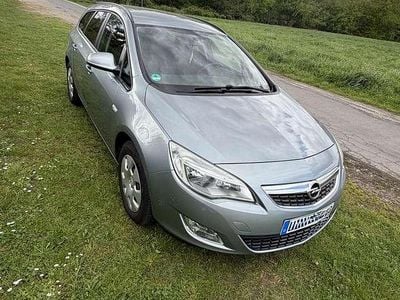 Usata Opel Astra Design Edition 101 CV (74 kW) 2012 Grigio Station wagon