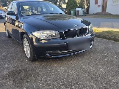 Gebraucht BMW 120 122 PS (89 kW) 2009 Schwarz Kleinwagen