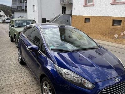 Gebraucht Ford Fiesta Trend 95 PS (69 kW) 2014 Blau Kleinwagen