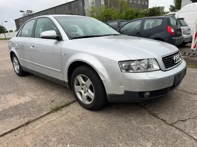 Gebraucht Audi A4 130 PS (95 kW) 2001 Silber Limousine