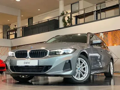 Gebraucht BMW 318 150 PS (110 kW) 2023 Grau Kombi