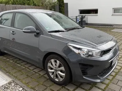 Używany Kia Rio Vision 84 KM (61 kW) 2023 Szary Hatchback