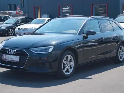 Gebraucht Audi A4 Basis 163 PS (119 kW) 2023 Schwarz Kombi
