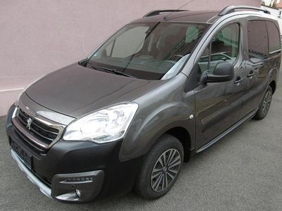 Grau Gebraucht 2018 Peugeot TePee Kombi | 8.990 €