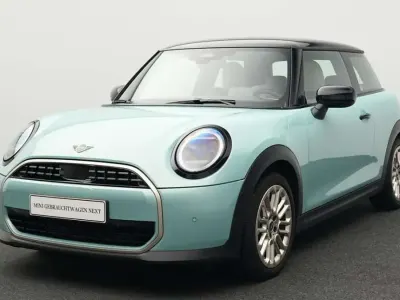 Occasion Mini Cooper Favoured 156 PK (114 kW) 2024 Groen Hatchback