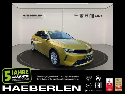 Używany Opel Astra Enjoy 131 KM (96 kW) 2023 Żółty Sedan/Limuzyna