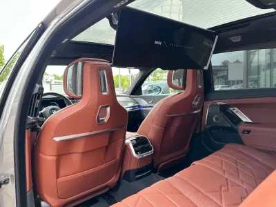 Gebraucht BMW 740 M Sport 299 PS (219 kW) 2025 Oxidgrau ii metallic Limousine