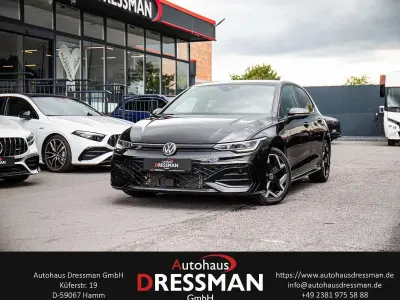 Gebraucht VW Golf VIII R-line 150 PS (110 kW) 2025 Grenadillschwarz metallic Limousine