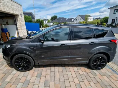 Gebraucht Ford Kuga ST-Line 175 PS (128 kW) 2018 Grau SUV