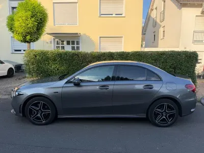 Gebraucht Mercedes A250 218 PS (160 kW) 2021 Grau Limousine