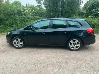 Gebraucht Opel Astra 136 PS (100 kW) 2014 Schwarz Kombi