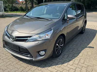 Gebraucht Toyota Verso Multidrive S 147 PS (108 kW) 2018 Grau Van / Kleinbus