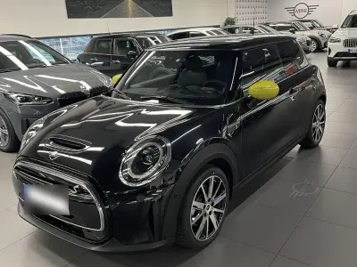 Gebraucht Mini Cooper SE 135 kW (184 PS) 2023 Schwarz Kleinwagen
