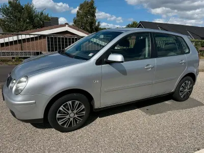 Gebraucht VW Polo 54 PS (39 kW) 2004 Silber Kleinwagen