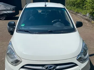 Gebraucht Hyundai i10 69 PS (50 kW) 2011 Weiß Kleinwagen