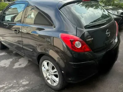 Usado Opel Corsa 80 HP (58 kW) 2007 Preto Citadino