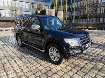 Schwarz Gebraucht 2016 Mitsubishi Pajero SUV | 26.990 € (Fairer Preis)