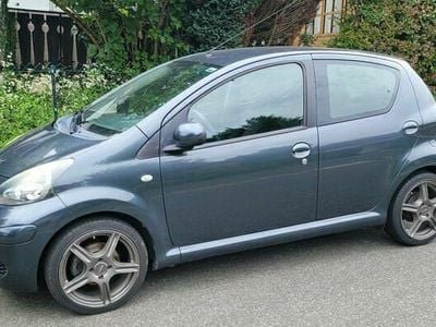 Second-hand Toyota Aygo 68 CP (50 kW) 2010 Gri Hatchback