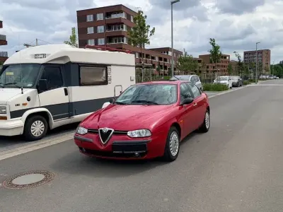 Gebraucht Alfa Romeo 156 120 PS (88 kW) 1997 Rot Limousine