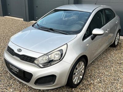 Silber Gebraucht 2012 Kia Rio Edition 7 Limousine | 5.990 € (Etwas zu teuer)