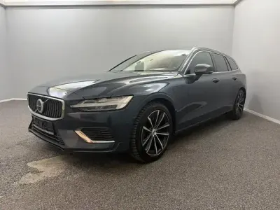 Używany Volvo V60 Core 349 KM (256 kW) 2023 Niebieski Kombi