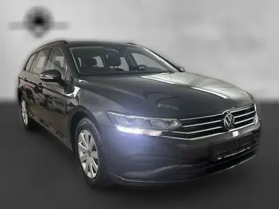 Gebraucht VW Passat Business 122 PS (89 kW) 2023 Grau metallic Kombi