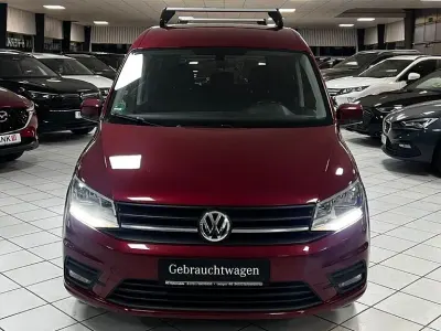 Gebraucht VW Caddy Trendline 75 PS (55 kW) 2019 Rot Van / Kleinbus