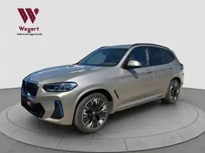 Gebraucht BMW iX3 Impressive 210 kW (286 PS) 2023 Silber SUV