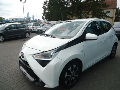 Gebraucht Toyota Aygo Connect Style 72 PS (52 kW) 2018 Weiß Kleinwagen