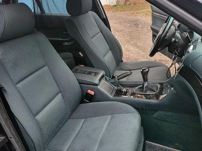 Gebraucht BMW 525 163 PS (119 kW) 2002 Schwarz Kombi