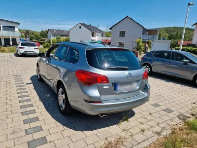 Gebraucht Opel Astra 140 PS (102 kW) 2011 Grau Kombi