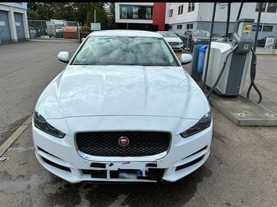 Gebraucht Jaguar XE Pure 180 PS (132 kW) 2016 Weiß Limousine