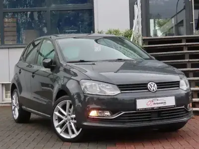 Gebraucht VW Polo Highline 90 PS (66 kW) 2015 Uranograu Limousine