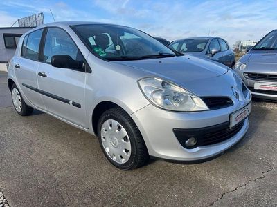 Gebraucht Renault Clio II Authentique 75 PS (55 kW) 2005 Silber Kleinwagen