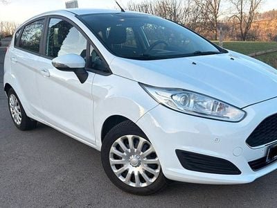 Weiß Gebraucht 2016 Ford Fiesta Kleinwagen | 7.500 € (Fairer Preis)