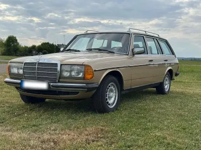 Brugt Mercedes E280 180 HK (132 kW) 1982 Guld Stationcar
