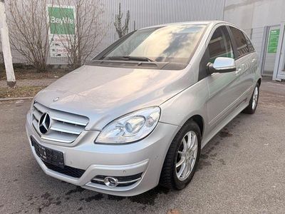 Gebraucht Mercedes B200 136 PS (100 kW) 2011 Silber Van / Kleinbus