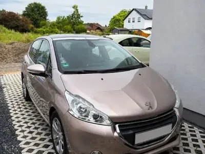 Gebraucht Peugeot 208 Allure 110 PS (80 kW) 2015 Grau Kleinwagen