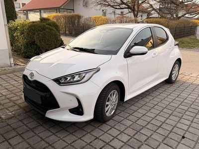 Gebraucht Toyota Yaris Hybrid 92 PS (67 kW) 2025 Weiß Limousine